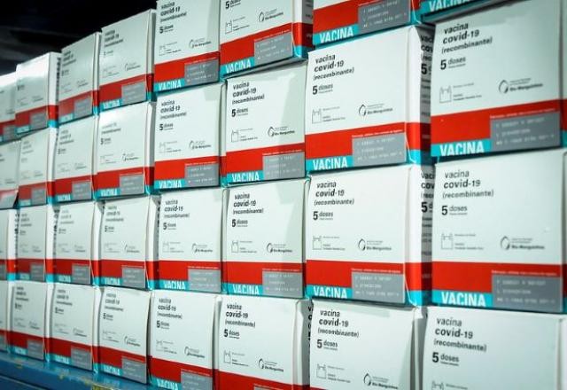 Imagem da noticia Fiocruz recebe insumo para produção de 6 milhões de doses de vacina