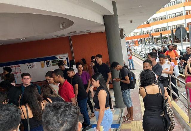 Imagem da noticia Universitário ataca alunos e funcionários com spray de pimenta