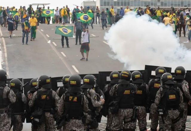 Imagem da noticia 8 de janeiro: PF cumpre 27 mandados de busca em três estados na 28ª fase da Lesa Pátria