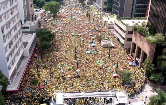 Imagem da noticia SBT News na TV: Manifestação pró-Bolsonaro reúne cerca de 600 mil pessoas em SP