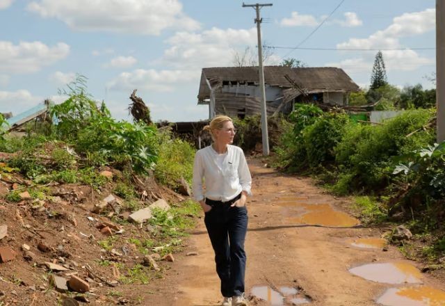 Imagem da noticia Atriz Cate Blanchett visita cidades afetadas pelas chuvas no Rio Grande do Sul