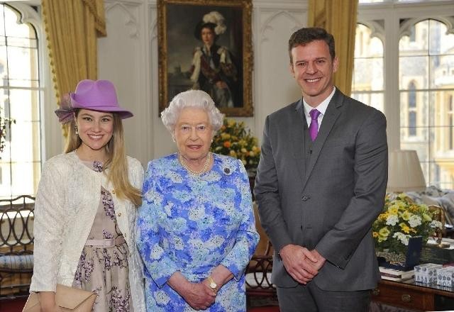 Imagem da noticia Polícia recupera brincos que atriz brasileira ganhou da Rainha Elizabeth II