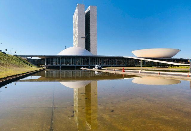 Imagem da noticia Governo oficializa reajuste de 43% no vale-alimentação de servidores federais