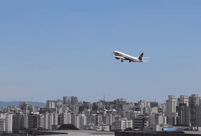 Governo estuda cortar tributos sobre insumos e operações de companhias aéreas, diz ministério Governo estuda cortar tributos sobre insumos e operações de companhias aéreas, diz ministério