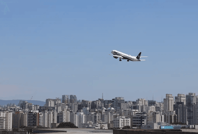 Governo estuda cortar tributos sobre insumos e operações de companhias aéreas, diz ministério Governo estuda cortar tributos sobre insumos e operações de companhias aéreas, diz ministério