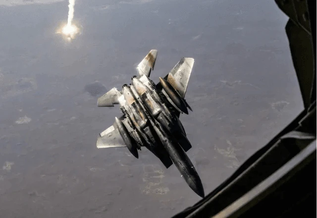 Imagem da noticia Trump anuncia resgate do segundo piloto de caça norte-americano abatido no Irã