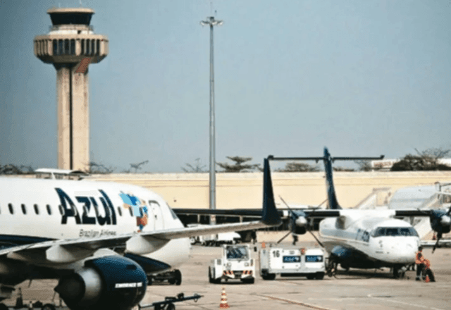 Imagem da noticia Azul despenca 47% na bolsa com conversão de dívida de R$ 7,4 bi em ações