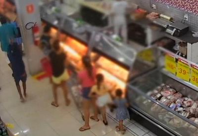 Homem é baleado dentro de supermercado no litoral de SP Homem é baleado dentro de supermercado no litoral de SP