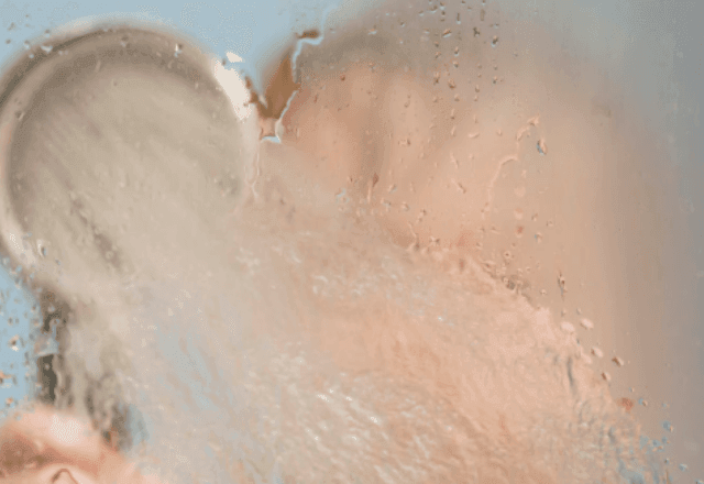 Imagem da noticia O que realmente acontece com a minha pele quando tomo um banho muito, muito quente?