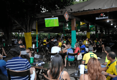 Fim de ano puxa consumo e faturamento de bares e restaurantes cresce 6% Fim de ano puxa consumo e faturamento de bares e restaurantes cresce 6%