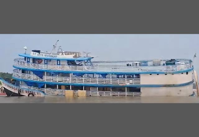 Imagem da noticia Barco naufraga, e passageiros se desesperam no Amazonas; veja vídeo