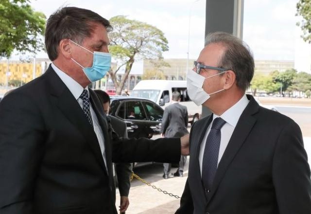 Imagem da noticia Bolsonaro e Albuquerque defendem mineração em terras indígenas