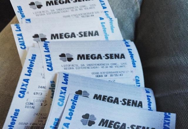 Imagem da noticia Mega-Sena acumula e deve pagar R$ 45 milhões no próximo sorteio