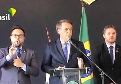 "Não tenho dado motivo para PF ir atrás dos meus ministros", diz presidente "Não tenho dado motivo para PF ir atrás dos meus ministros", diz presidente