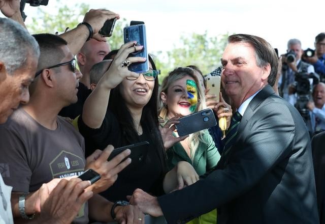 Imagem da noticia Bolsonaro luta para conquistar votos além da bolha