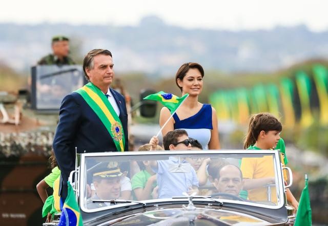 Imagem da noticia TSE mantém decisão que proíbe uso de imagens do 7 de Setembro por Bolsonaro