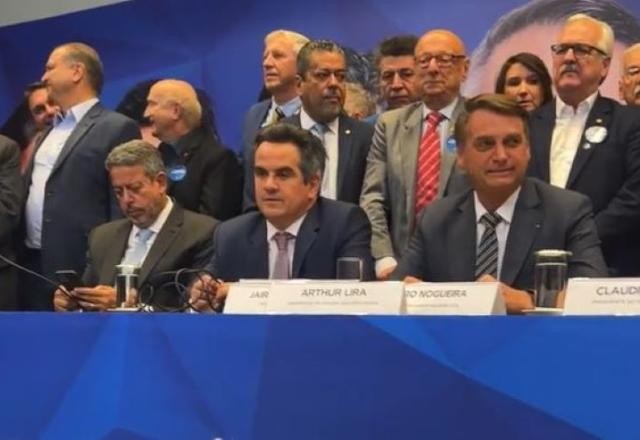 Imagem da noticia Bolsonaro: "Não precisamos de cartinha para falar que defendemos a democracia"