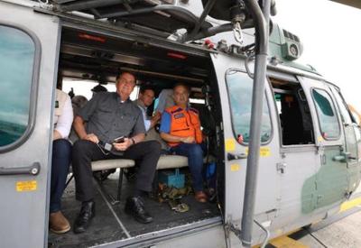 Após sobrevoo, Bolsonaro diz lamentar mortes provocadas pelas chuvas em SP Após sobrevoo, Bolsonaro diz lamentar mortes provocadas pelas chuvas em SP