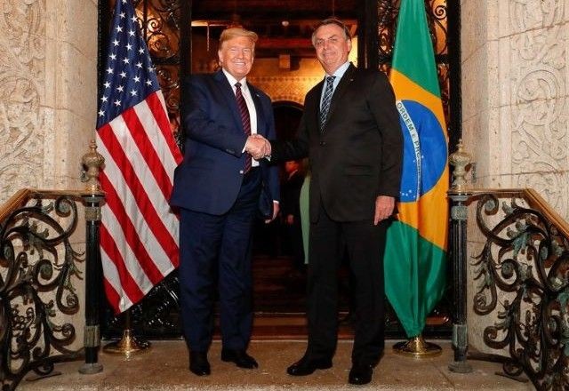 Imagem da noticia Embaixada dos EUA defende Bolsonaro após posts de Trump; Itamaraty reage e convoca representante americano