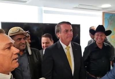 "Aqui é proibido máscara", diz Bolsonaro em evento no Palácio do Planalto "Aqui é proibido máscara", diz Bolsonaro em evento no Palácio do Planalto