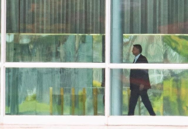 Imagem da noticia Recluso, Bolsonaro se incomoda com ida de Lula à COP27