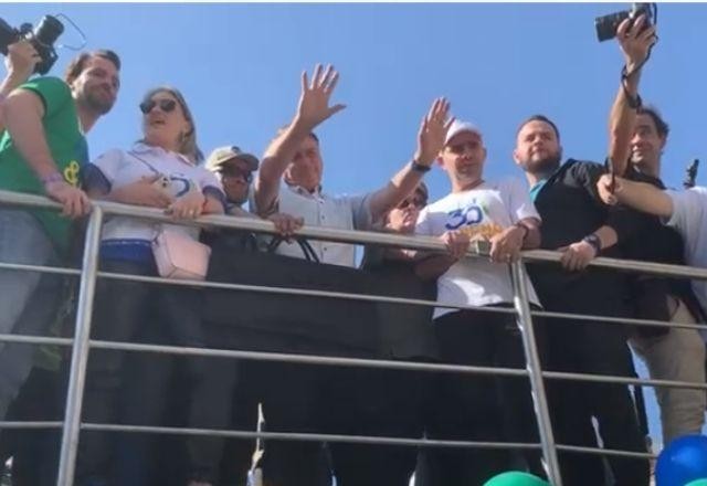 Imagem da noticia "Problemas todos nós temos, os materiais são passageiros", diz Bolsonaro