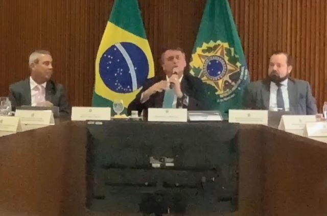Imagem da noticia Bolsonaro pediu atitude de ministros antes das eleições: "Se reagir depois, vai ter guerrilha"; veja vídeo