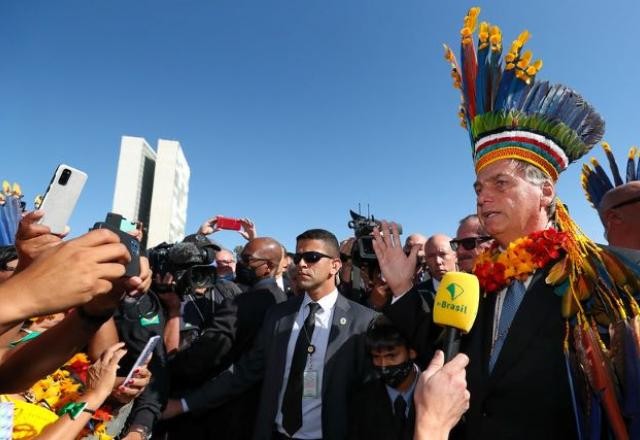 Imagem da noticia Bolsonaro veta mudança de "Dia do Índio" para "Dia dos Povos Indígenas"
