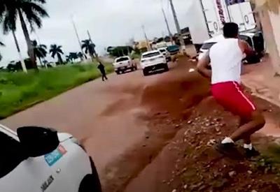 Bombeiro é baleado ao socorrer bandidos em fuga Bombeiro é baleado ao socorrer bandidos em fuga