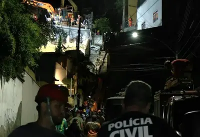 Bombeiros encontram corpo de menino de 10 anos desaparecido em Juiz de Fora (MG) Bombeiros encontram corpo de menino de 10 anos desaparecido em Juiz de Fora (MG)