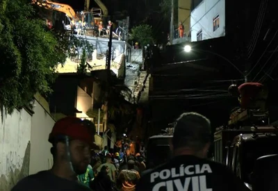 Bombeiros encontram corpo de menino de 10 anos desaparecido em Juiz de Fora (MG) Bombeiros encontram corpo de menino de 10 anos desaparecido em Juiz de Fora (MG)