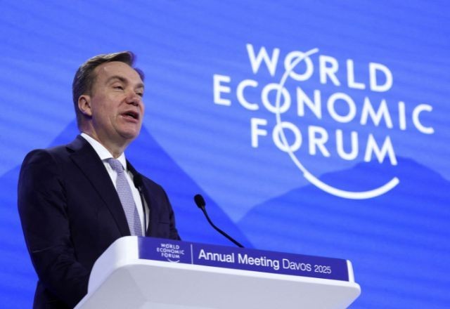 Imagem da noticia Presidente do Fórum Econômico Mundial deixa cargo após investigação mostrar laços com Epstein