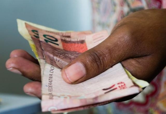 Imagem da noticia Brancos tiveram renda 73% maior que pretos ou pardos em 2020, diz IBGE