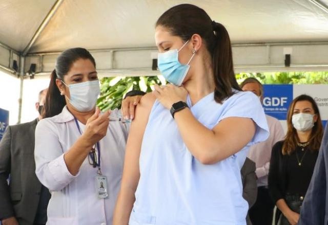 Imagem da noticia Brasileiros se sentem mais seguros com vacinas, diz pesquisa