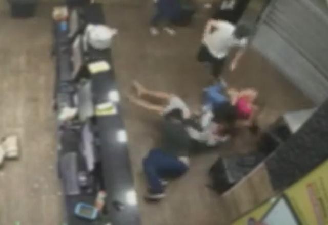 Imagem da noticia Clientes e funcionários se espancam em pizzaria após erro em pedido