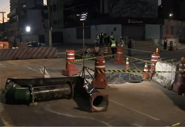 Imagem da noticia SP: Av. na Zona Norte continua interditada após incidente com tatuzão