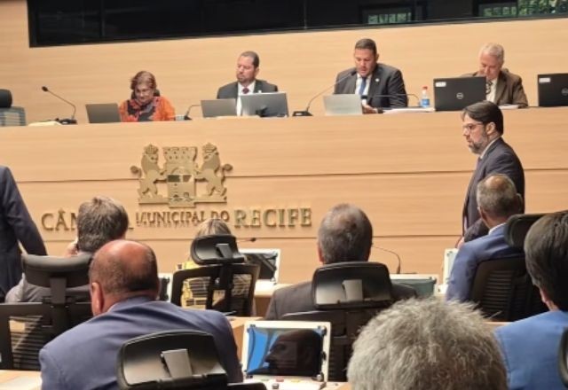 Imagem da noticia Câmara do Recife rejeita pedido de impeachment de João Campos (PSB)