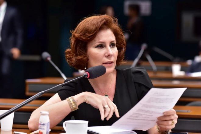 Imagem da noticia STF torna definitiva condenação de Zambelli por perseguição armada