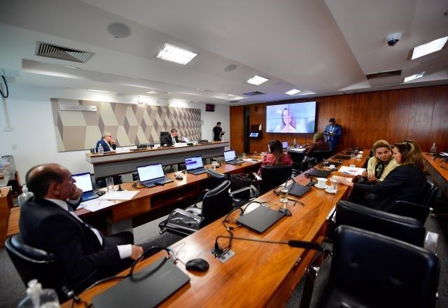 Imagem da noticia CCJ do Senado adia análise da proposta que prevê fim de reeleição para presidente, governador e prefeito
