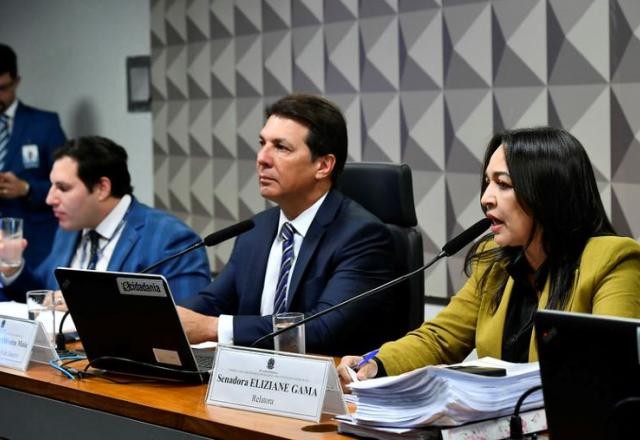 Imagem da noticia CPMI pede responsabilização de ex-ministro da Defesa e de dois ex-comandantes das Forças Armadas