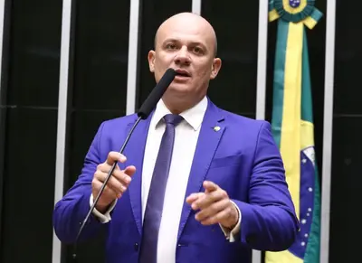 Líder da oposição conclama senadores a barrar Messias em sabatina para o STF Líder da oposição conclama senadores a barrar Messias em sabatina para o STF