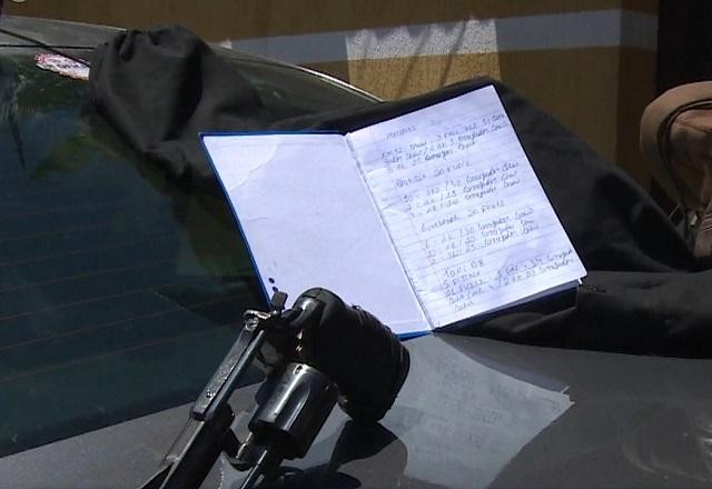Imagem da noticia Caderno de miliciano que detalha armas e lucros é apreendido no RJ