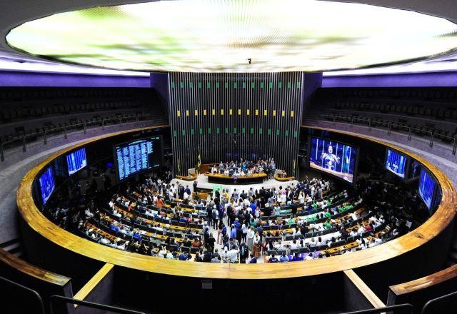 Imagem da noticia Câmara aprova salário mínimo de R$ 4.750 para enfermeiros