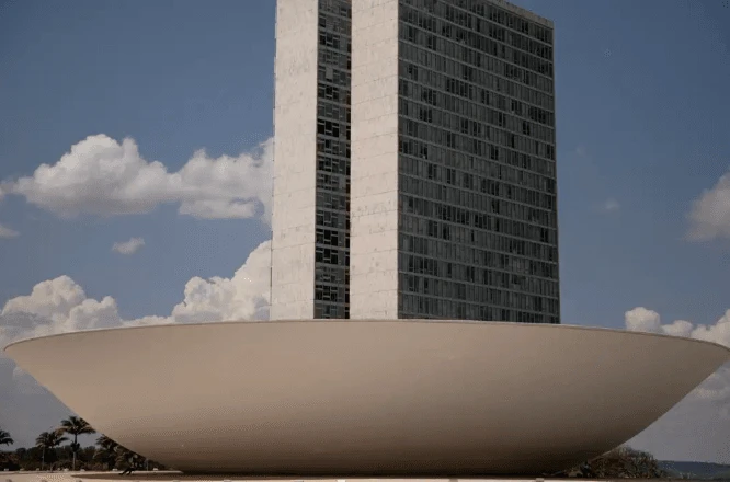 Imagem da noticia Câmara dos Deputados abre inscrições para concurso com 70 vagas e salários de até R$ 30 mil