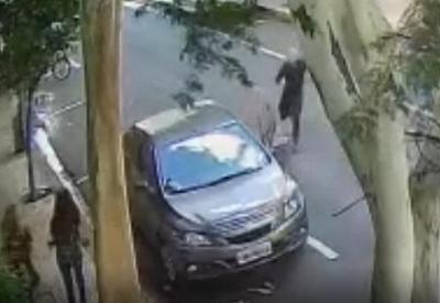 Mulher é esfaqueada pelo ex enquanto buscava filha em escola Mulher é esfaqueada pelo ex enquanto buscava filha em escola