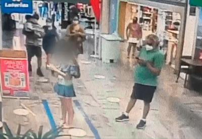 Homem tenta tirar foto das partes íntimas de estudante na fila da lotérica Homem tenta tirar foto das partes íntimas de estudante na fila da lotérica