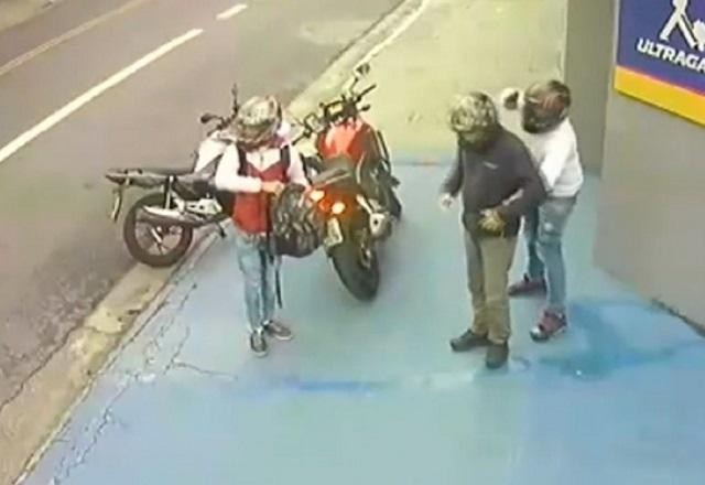 Imagem da noticia Policial à paisana reage ao ser abordado por dois assaltantes