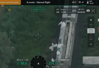 Vídeo mostra como quadrilha roubava açúcar e soja de trens em movimento em SP Vídeo mostra como quadrilha roubava açúcar e soja de trens em movimento em SP