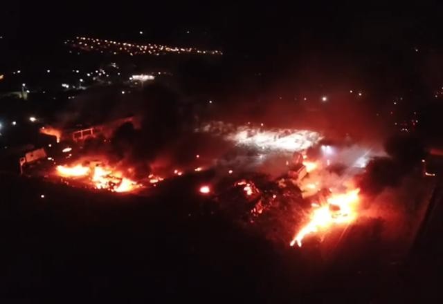 Imagem da noticia Caminhão tanque explode em posto de combustível de São Paulo