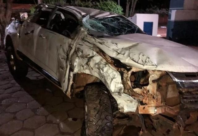 Imagem da noticia Irmão de ex-BBB Fael Cordeiro capota caminhonete ao colidir com anta